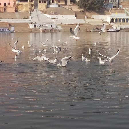 Tandon Lodge On The Ganga Ghat Homestay Варанаси Экстерьер фото