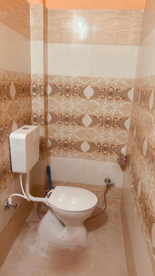 Tandon Lodge On The Ganga Ghat Homestay Варанаси Экстерьер фото
