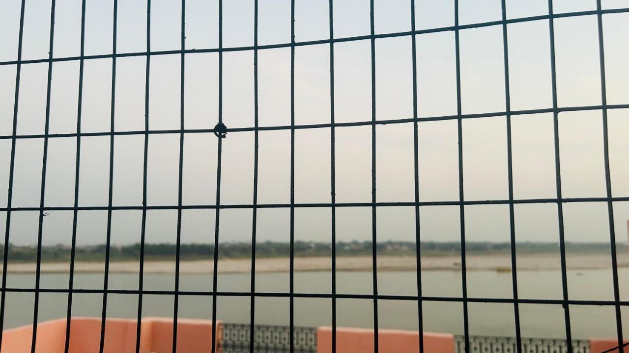 Tandon Lodge On The Ganga Ghat Homestay Варанаси Экстерьер фото