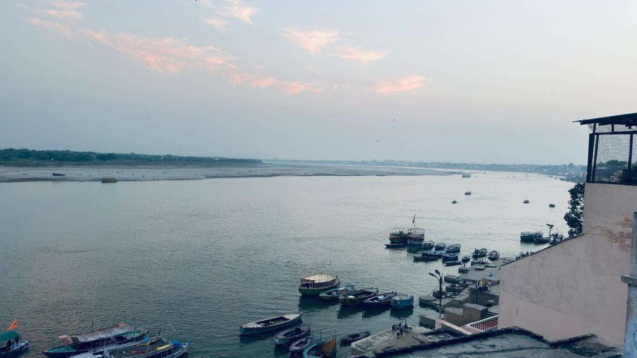 Tandon Lodge On The Ganga Ghat Homestay Варанаси Экстерьер фото