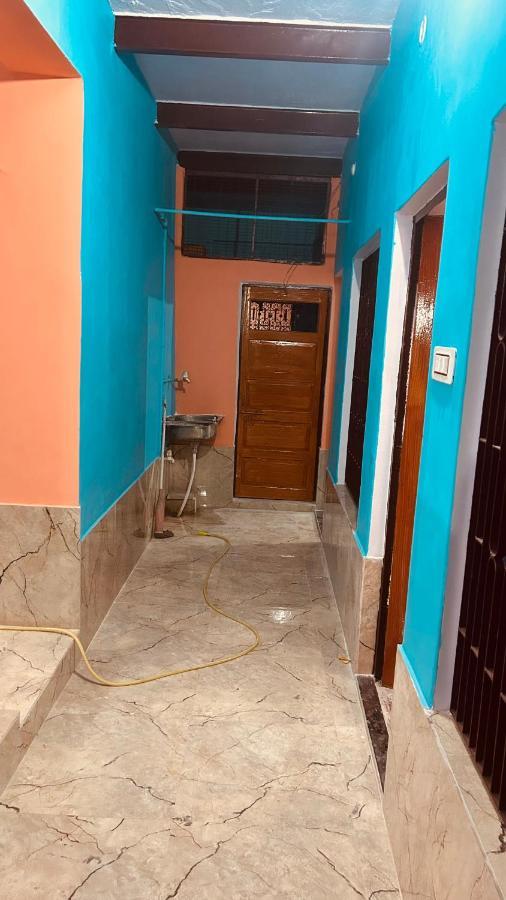 Tandon Lodge On The Ganga Ghat Homestay Варанаси Экстерьер фото
