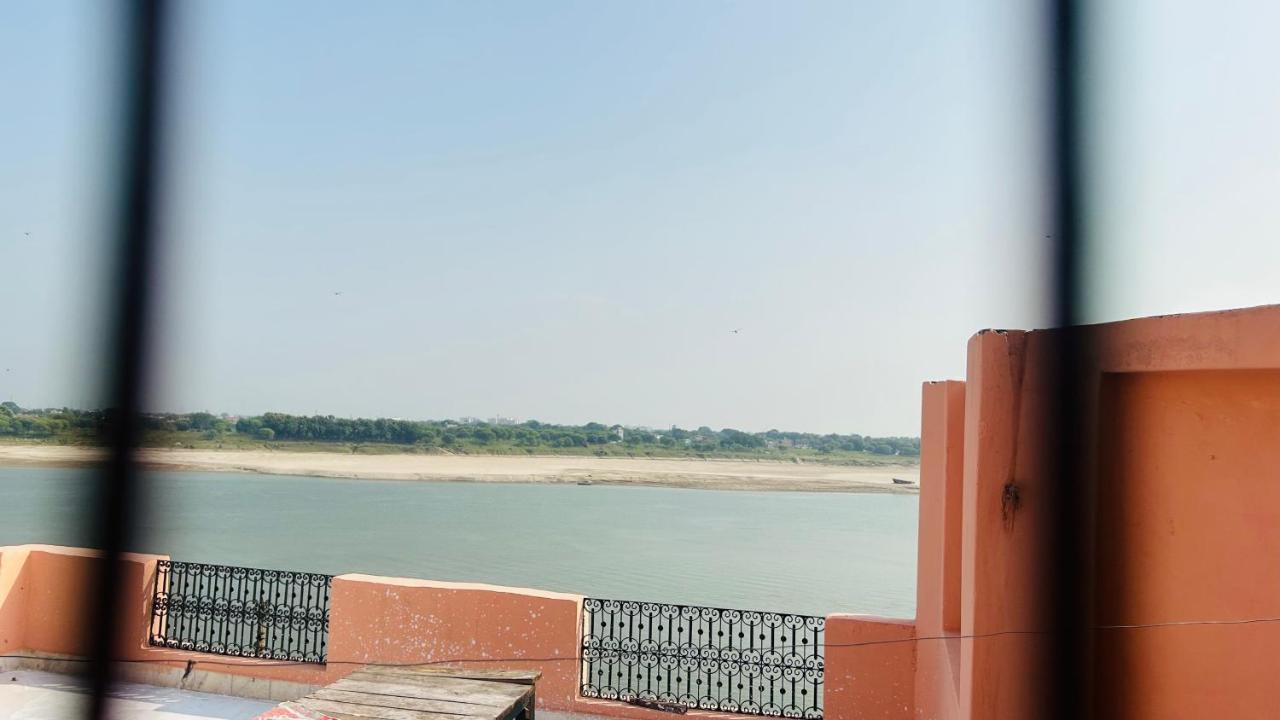 Tandon Lodge On The Ganga Ghat Homestay Варанаси Экстерьер фото
