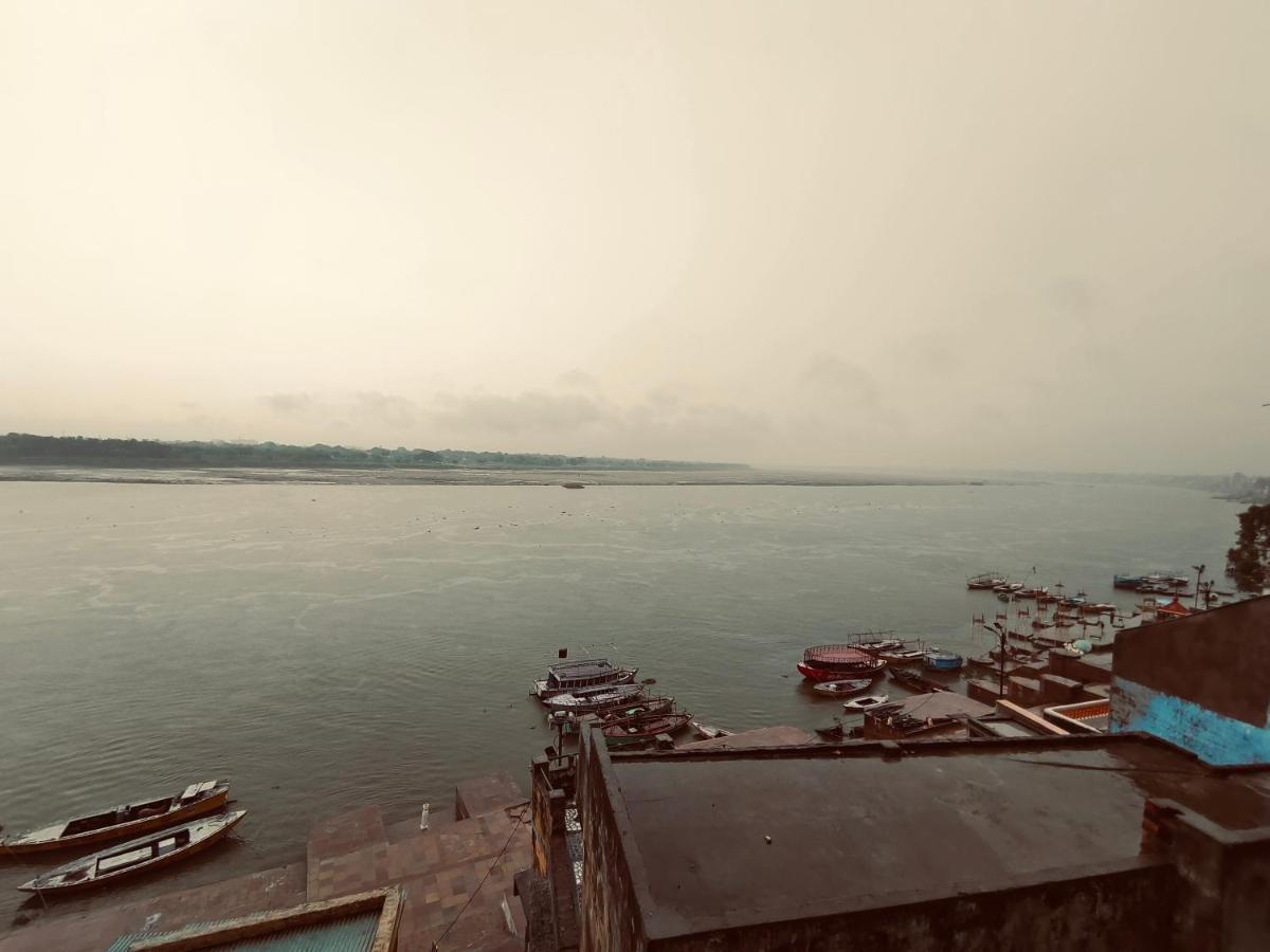 Tandon Lodge On The Ganga Ghat Homestay Варанаси Экстерьер фото