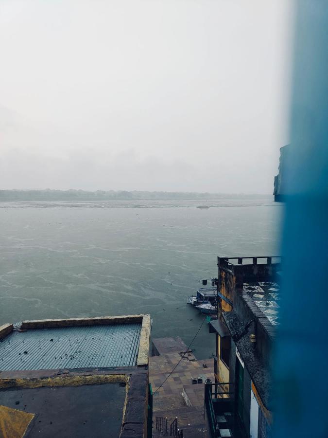Tandon Lodge On The Ganga Ghat Homestay Варанаси Экстерьер фото