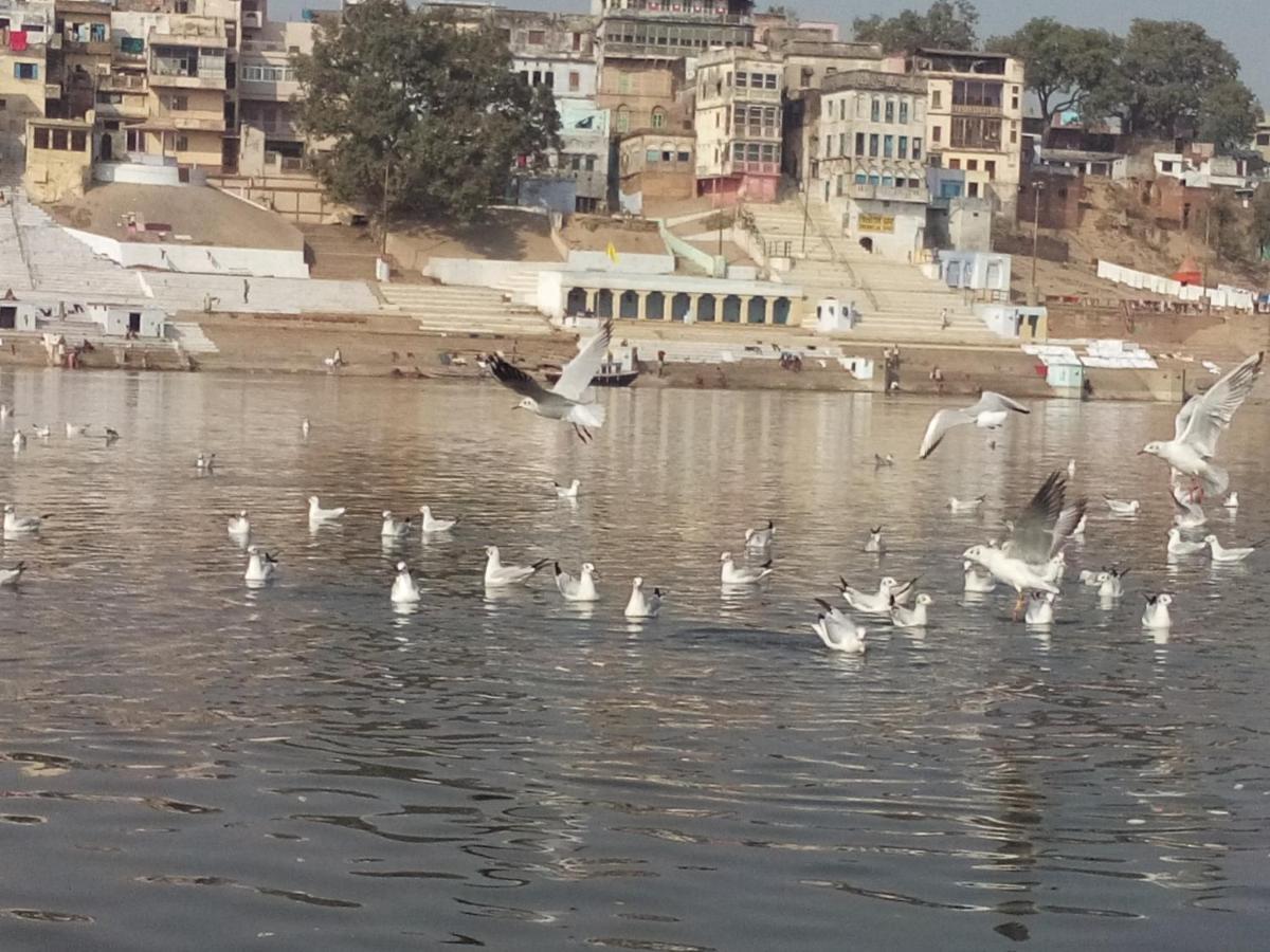 Tandon Lodge On The Ganga Ghat Homestay Варанаси Экстерьер фото