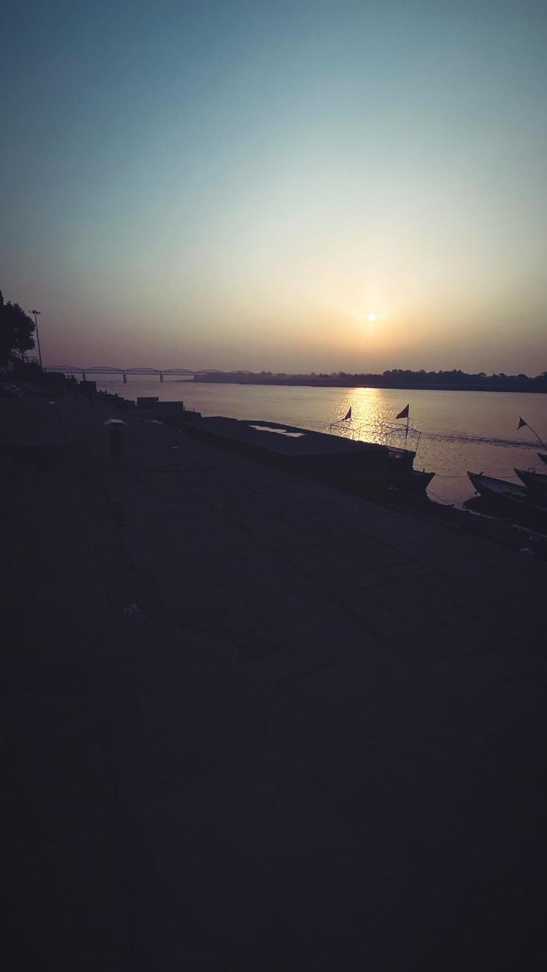 Tandon Lodge On The Ganga Ghat Homestay Варанаси Экстерьер фото