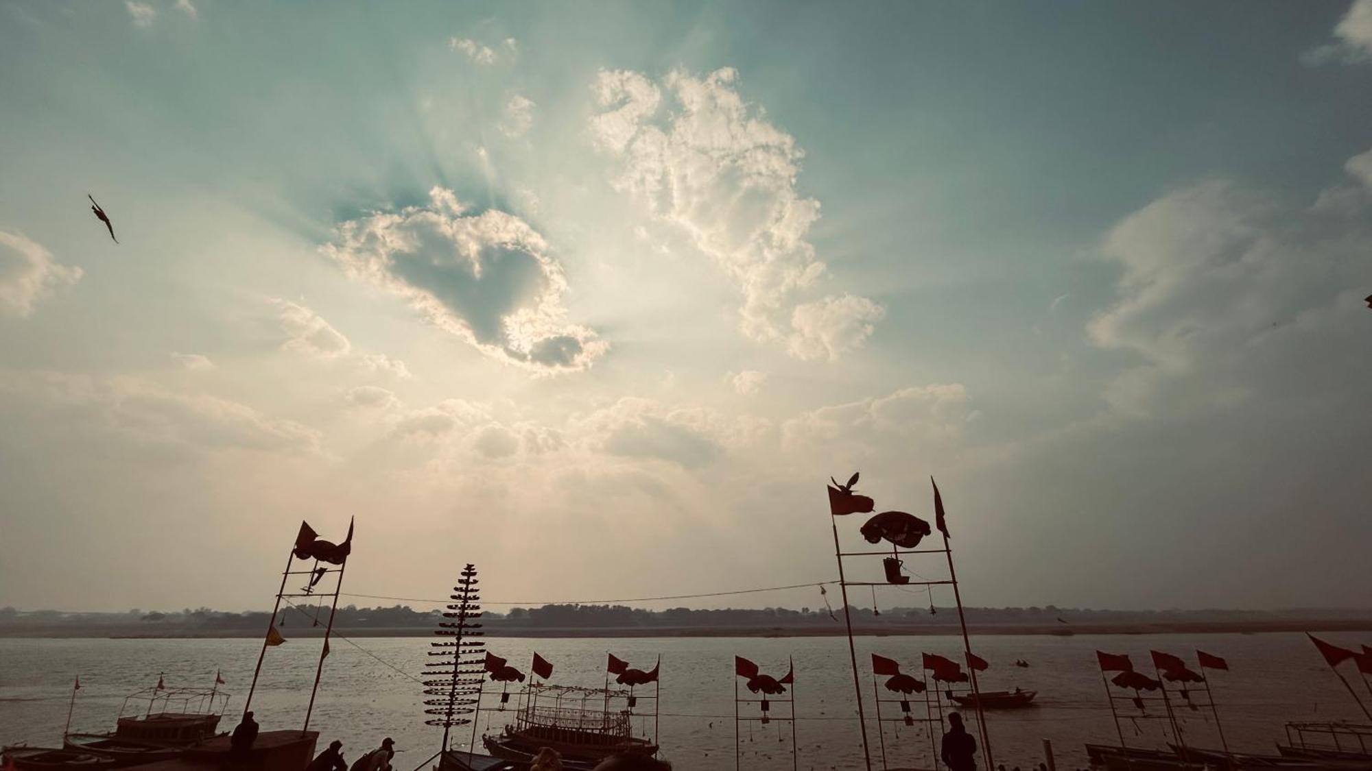Tandon Lodge On The Ganga Ghat Homestay Варанаси Экстерьер фото