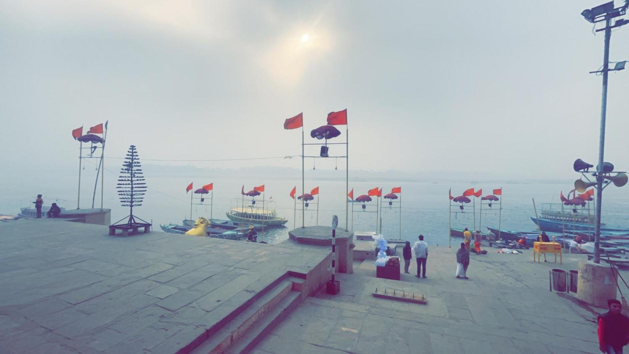 Tandon Lodge On The Ganga Ghat Homestay Варанаси Экстерьер фото
