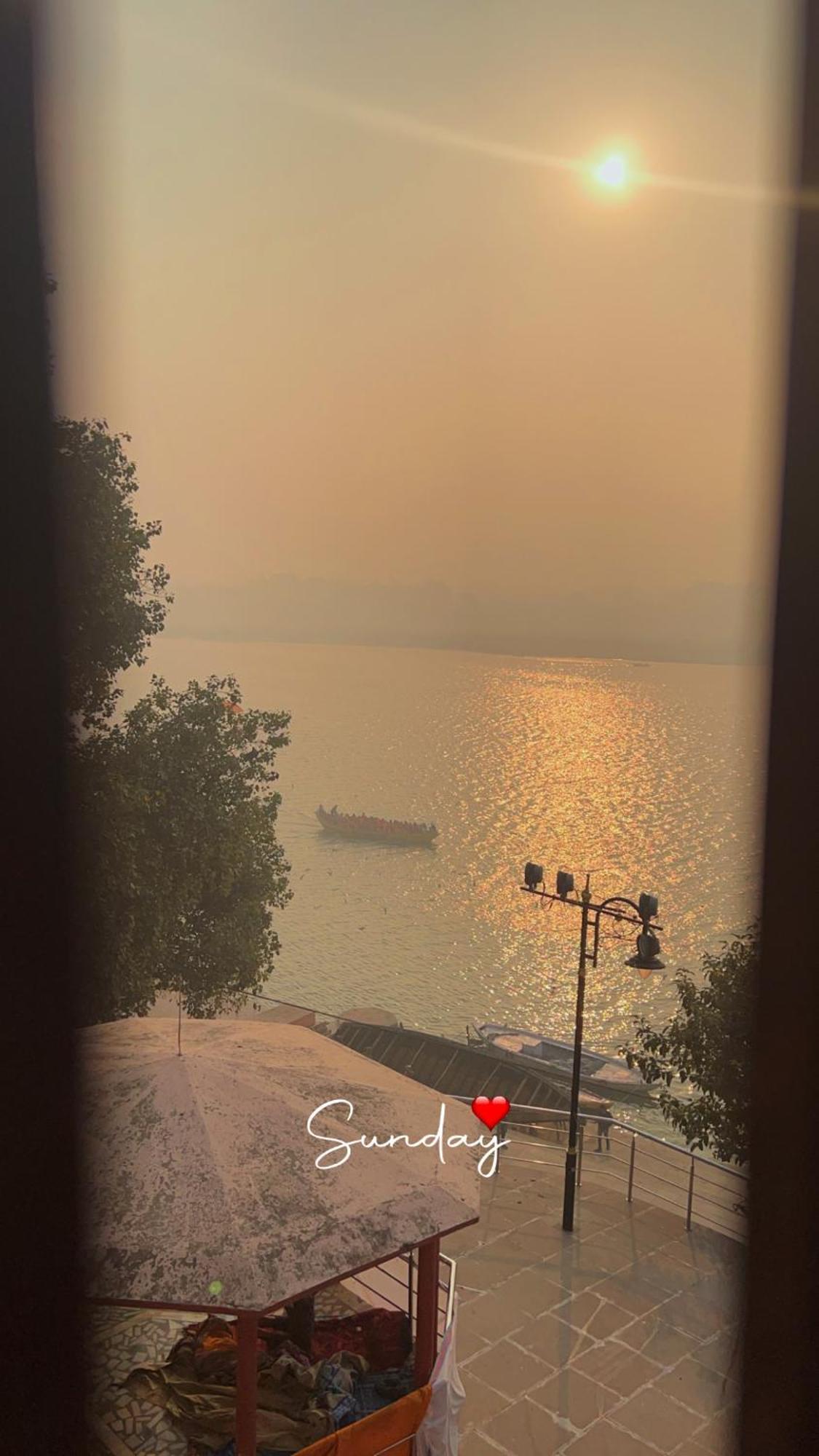 Tandon Lodge On The Ganga Ghat Homestay Варанаси Экстерьер фото